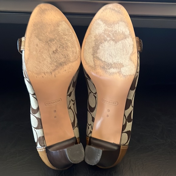 Coach Pumps - Picture 6 of 10
